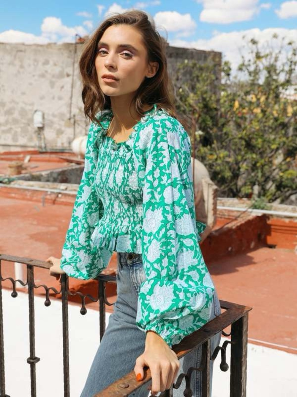 Mille Resort & Travel Green Floral Smocked Blouse Top Women’s Medium Boho